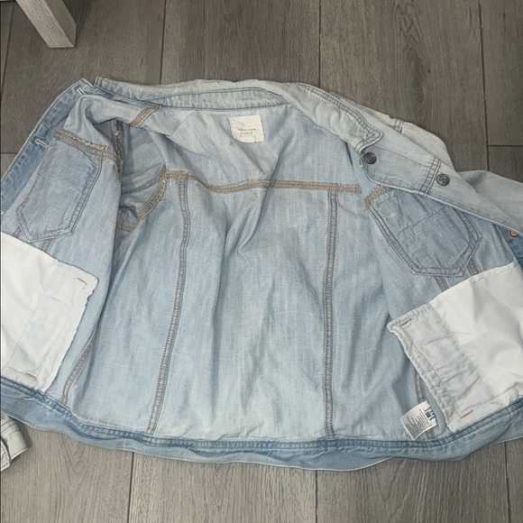 American Eagle Outfitters Light Wash Denim Jacket size medium - Picture 6 of 7